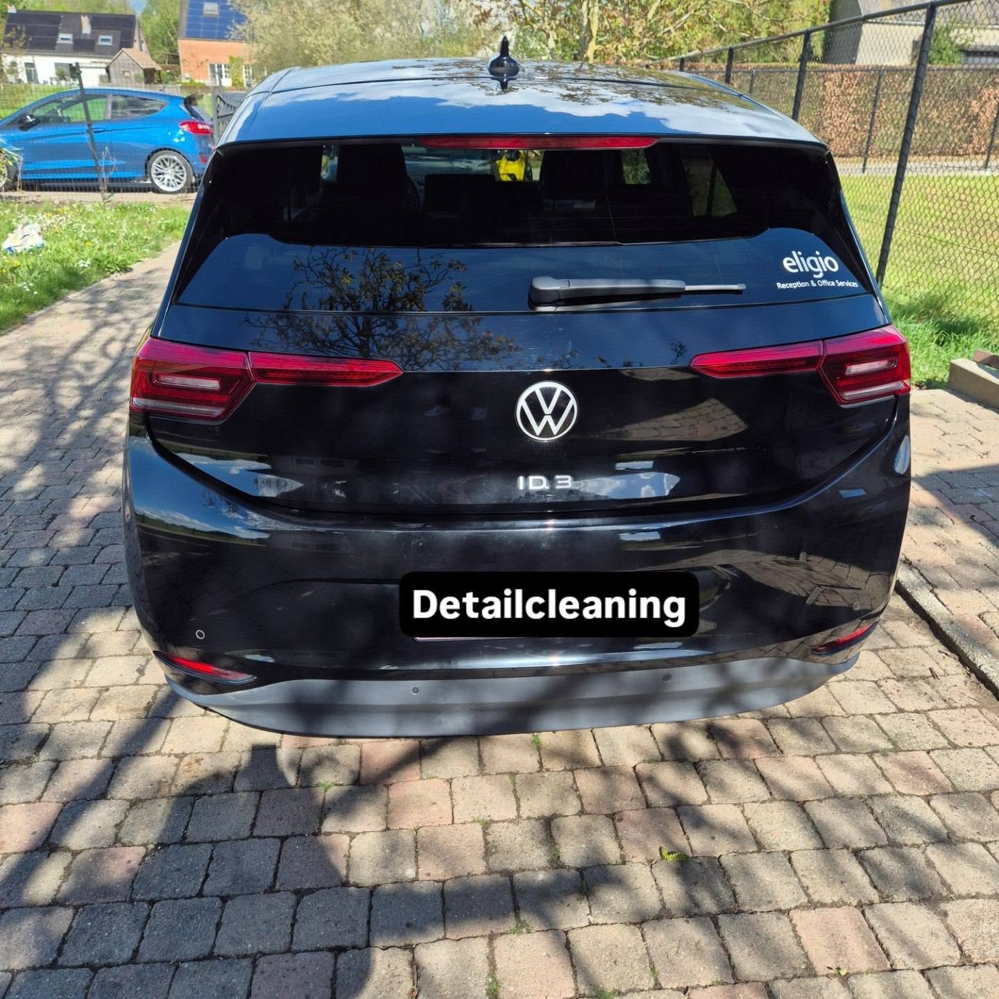 Volkswagen ID.3 achterkant diep zwart en glanzend na de wasbeurt